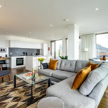 Tree Tops At Ryedale House Apartment *