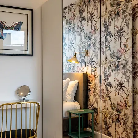 Tree Tops At Ryedale House Apartment