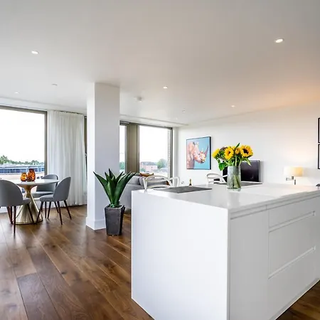 Tree Tops At Ryedale House Apartman York