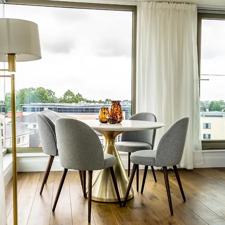 Tree Tops At Ryedale House Apartment *